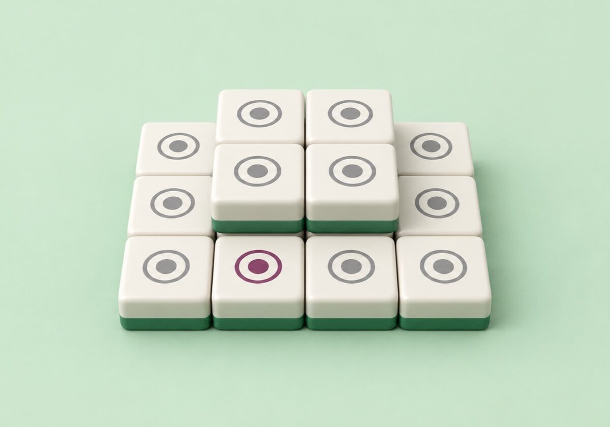 Mahjong Strategy: The Solitaire Layout and the Four-Player Table